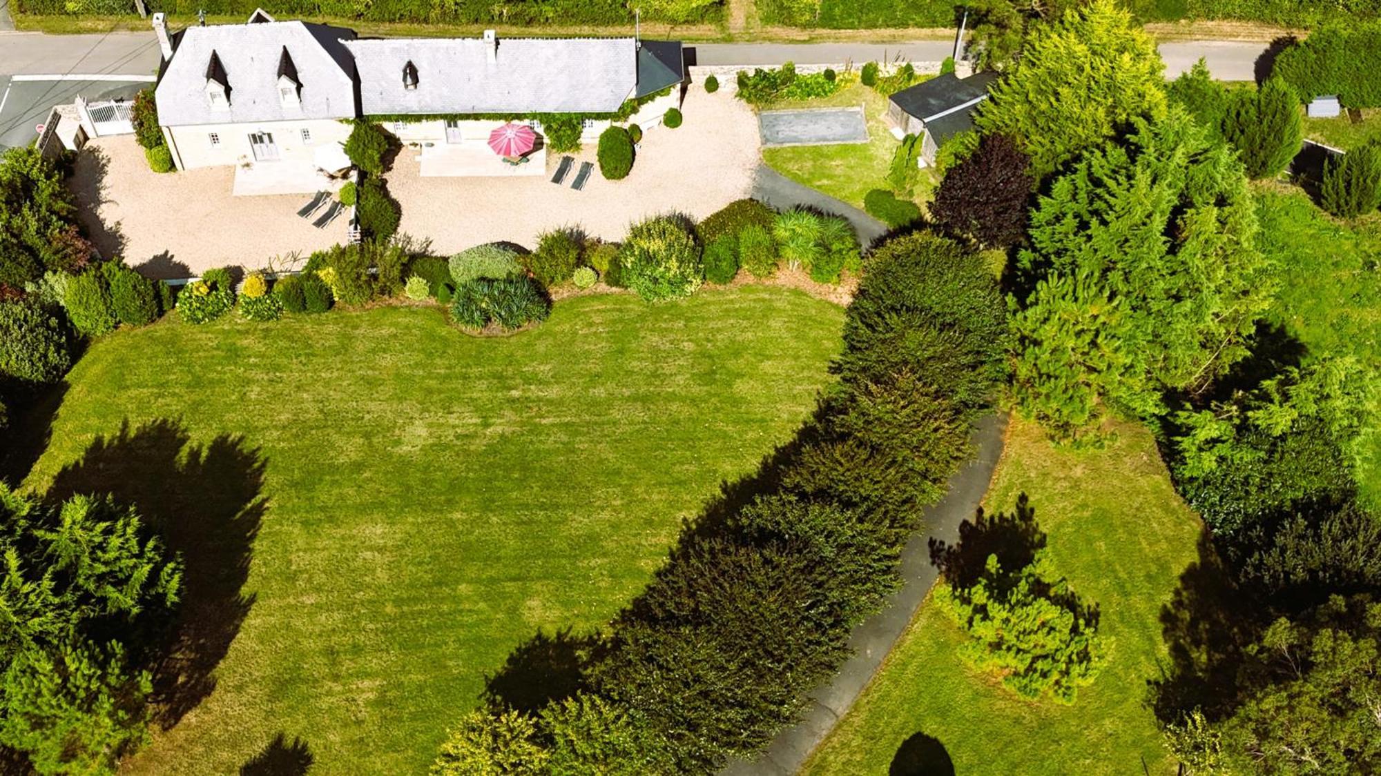Le Domaine Des Roseraies Monfréville Exterior foto